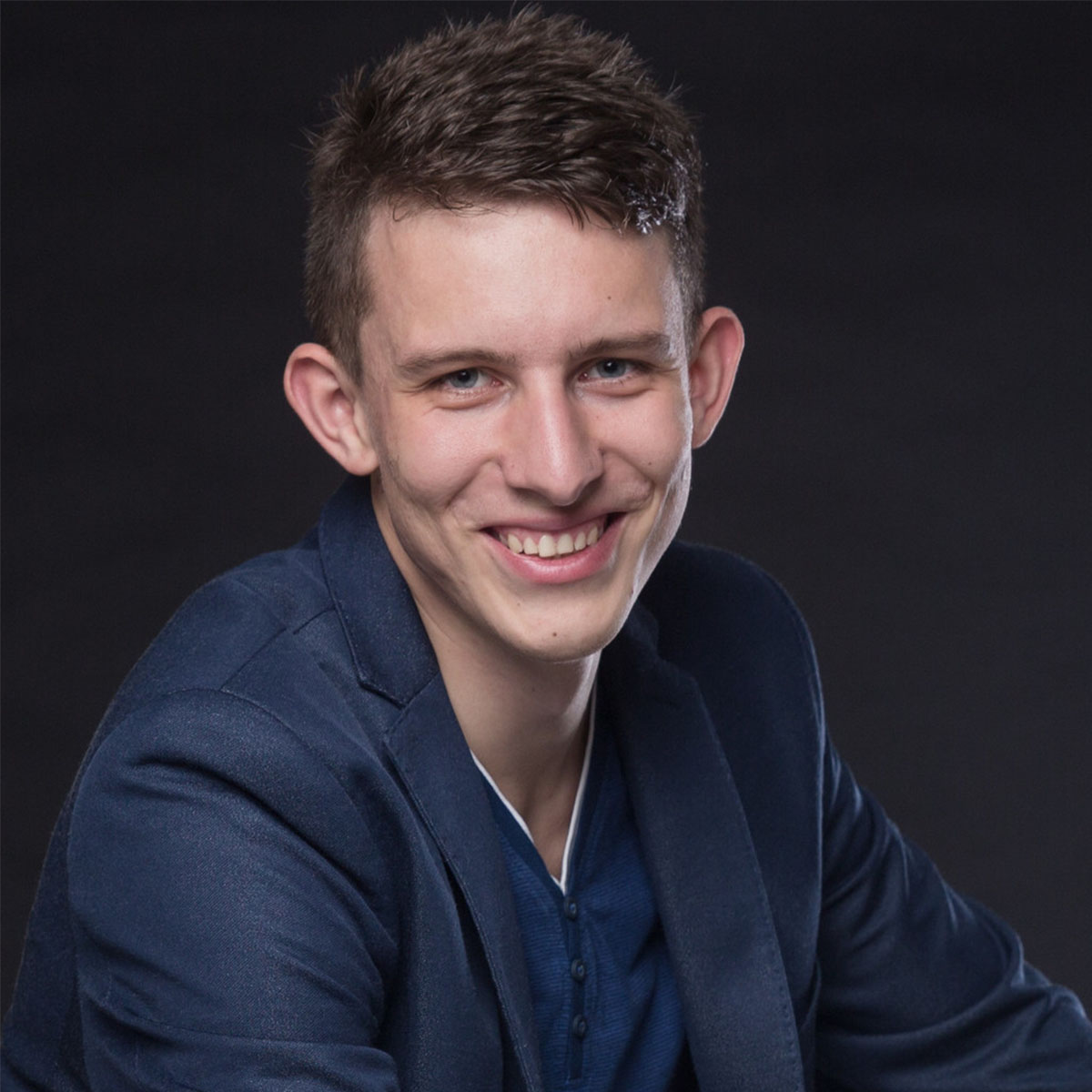 Michael Kopp beim Basketball Freestyle, kombiniert mit innovativem 2D/3D Motion Design.