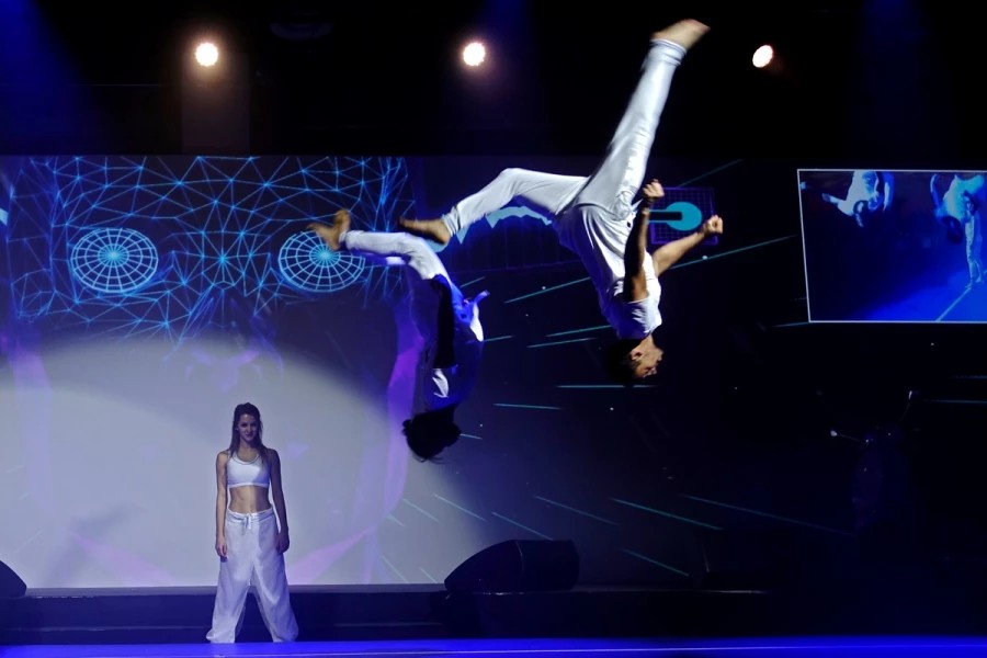 BREAKBALL® Air Artists in Action – Akrobatikshow buchen bei YOURACT