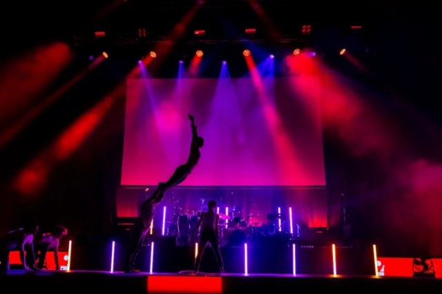 BREAKBALL® Air Artists in Action – Akrobatikshow buchen bei YOURACT!